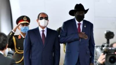 وصول الرئيس السيسى جوبا وسلفا كير يستقبله بالمطار