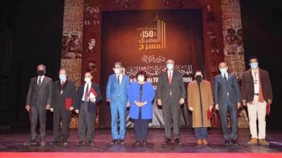 وزيرة الثقافة تُسلم جوائز الدورة 13 من القومى للمسرح و" أفراح القبة " أفضل عرض 