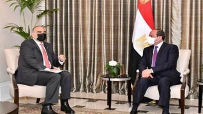 الرئيس السيسى يلتقى رئيس وزراء الأردن فى العاصمة عمان