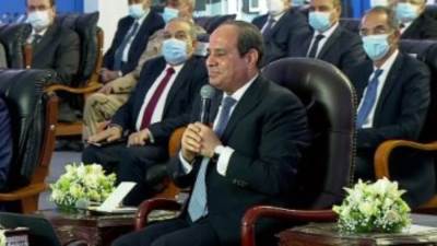 الرئيس السيسى يشاهد فيلما تسجيليا عن المبادرات الرئاسية