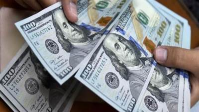 سعر الدولار اليوم الخميس.. يسجل 15.64 جنيه بـ"البنك الأهلى"