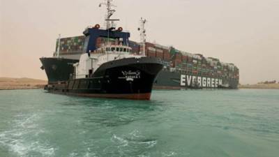 مجلس الوزراء ينفي تأثر أنفاق قناة السويس بأعمال التكريك التي تمت حول السفينة الجانحة