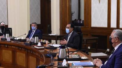 رئيس الوزراء يُتابع خطة تطوير صناعة الغزل والنسيج وتشجيع زراعة القطن