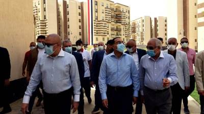 رئيس الوزراء يتفقد وحدات الإسكان بمدينة حدائق أكتوبر