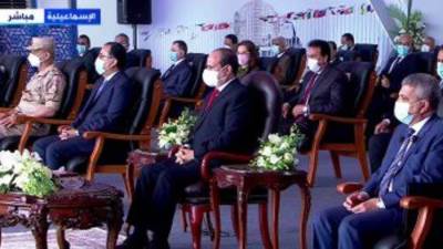 الرئيس السيسى يشاهد فيلما تسجليا بعنوان: "قناة السويس.. تحديات وإنجازات"