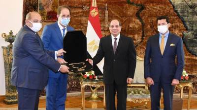 الرئيس السيسى يتسلم وسام الاستحقاق الخاص من اللجنة الأولمبية الأفريقية