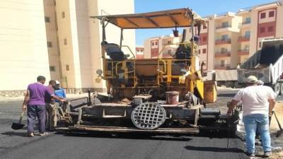 وزير الإسكان: تنفيذ أعمال الطرق بمشروعي "سكن لكل المصريين" و"دار مصر" بالعاشر من رمضان
