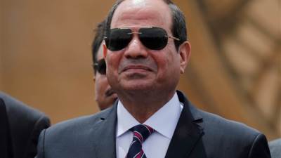 الرئيس السيسي يصدق على قانون بشأن شروط الخدمة والترقية لضباط القوات المسلحة