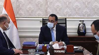 رئيس الوزراء يلتقي رئيس البورصة لبحث تطورات أداء سوق الأوراق المالية المقيدة