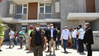 وزير الإسكان يتفقد المراحل الأخيرة لأعمال التشطيبات بالحى السكني الثالث "كابيتال ريزيدانس" بالعاصمة الإدارية الجديدة