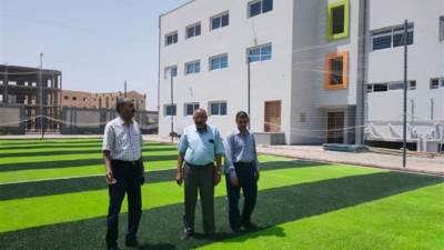 رئيس جهاز "قنا الجديدة" يتفقد سير العمل بمدرسة خاصة بالمدينة استعداداً لتشغيلها