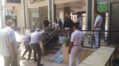 تحرير 12 محضرًا للمحال المخالفة في حملة لإزالة الإشغالات بالشروق