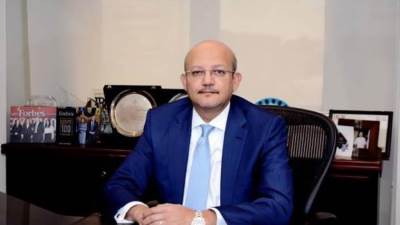 رئيس بنك قناة السويس: فخورين بالمشاركة في حملة التطعيم ضد "كورونا"