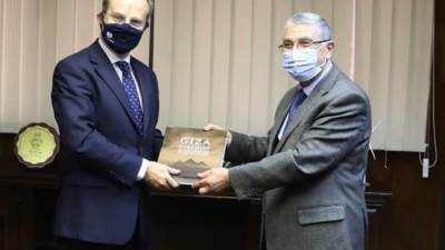 وزير الكهرباء يستقبل السفير البريطانى لبحث سبل دعم وتعزيز التعاون