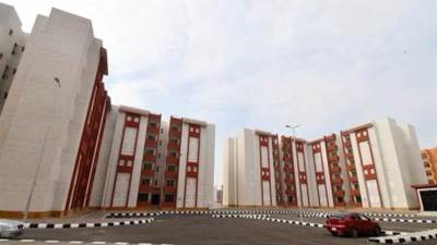 مسئولو "الإسكان" يتابعون أعمال الطرق المؤدية لمحطات القطار الكهربائى و"سكن لكل المصريين" بالعاشر من رمضان