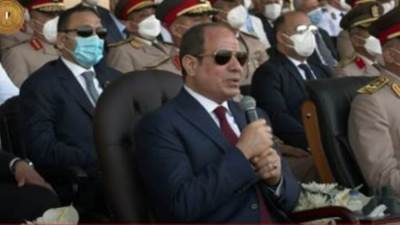 نخلي بالنا منهم.. السيسي يوصي خريجي الكليات العسكرية بإعداد الجنود