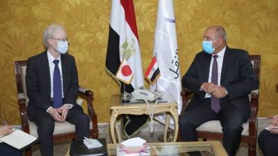 وزير النقل يلتقي السفير الياباني بالقاهرة بمناسبة انتهاء فترة عمله في مصر