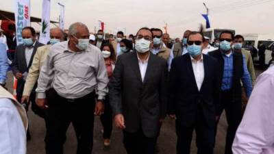 رئيس الوزراء يتفقد مكتب بريد الخارجة بـ«الوادي الجديد»