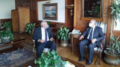 وزير الري ومحافظ الوادي الجديد يبحثان موقف المشروعات الجارية بالمحافظة 