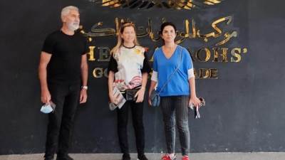 المتحف القومي للحضارة المصرية بالفسطاط يستقبل عائلة المصمم العالمي ايلي صعب 