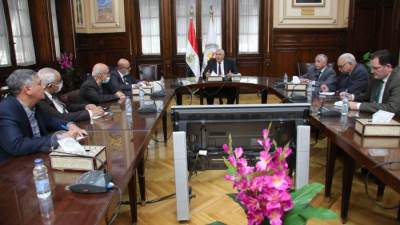 وزير الزراعة يعقد اجتماعا لوضع رؤية متكاملة لمنظومة الأسمدة الازوتية في مصر