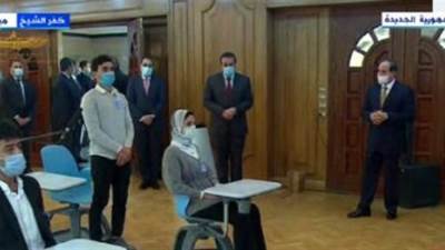 الرئيس السيسي: نحتاج مشاركة شباب كلية الذكاء الاصطناعى ببناء نظم المدن الذكية