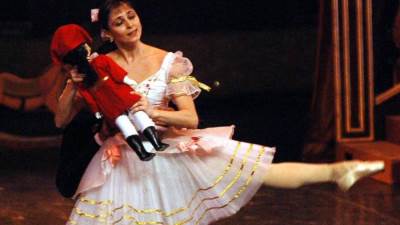 كسارة البندق تحتفل بأعياد الميلاد بالاوبرا المصرية 