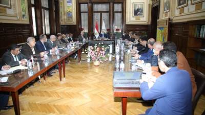 وزير الزراعة يبحث مع قيادات الوزارة الإسراع في تنفيذ تكليفات الرئيس السيسي خلال افتتاحات الصعيد