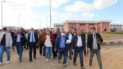 مسئولو "الإسكان" يتفقدون مشروعات تطوير منظومة الصرف الصحى بالسادات