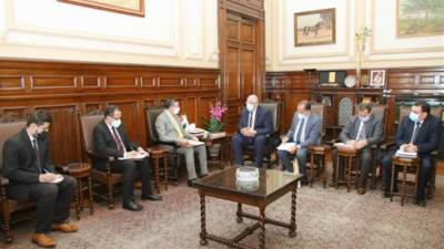 وزير الزراعة يبحث مع السفير الهندي بالقاهرة سبل دعم التعاون الزراعي بين البلدين