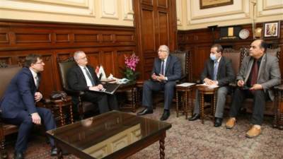 وزير الزراعة يبحث مع السفير الروسي بالقاهرة آفاق التعاون الزراعي بين البلدين