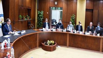 اجتماع اللجنة العليا للمشروعات البترولية لمتابعة تنفيذ المشروعات الجديدة