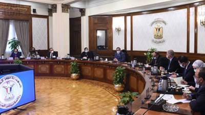 رئيس الوزراء يوجه بتحديد السلع الأساسية وإبلاغ البنك المركزى لتيسير استيرادها