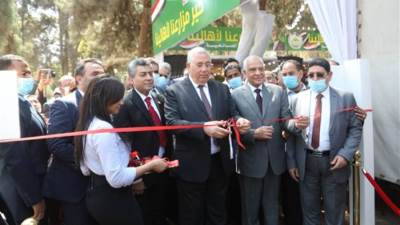 وزير الزراعة ومحافظ الجيزة يفتتحان معرض للسلع والمنتجات الغذائية ومهرجان التمور بحديقة الاورمان