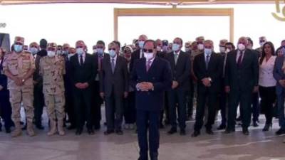 الرئيس السيسى يعطى الإذن ببدء موسم حصاد القمح فى توشكى