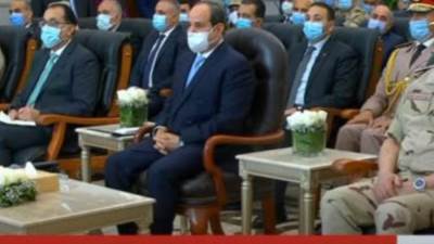 الرئيس السيسي يشاهد فيلم "أرض الخير" مع بدء موسم حصاد القمح فى توشكى
