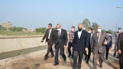 الدكتور عبد العاطى واللواء الهجان يتفقدان مشروعات الرى الحديث وتأهيل المساقى بمحافظة القليوبية