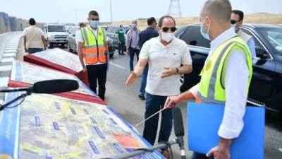 الرئيس السيسي يتفقد الأعمال الإنشائية لتطوير عدد من الطرق والمحاور بالقاهرة الكبرى