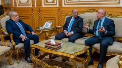 وزيرا الإنتاج الحربي والتنمية المحلية ومحافظ الأسكندرية يشهدون توقيع عقد اتفاق مشترك بين الوزارتين وهيئة النقل العام بالأسكندرية