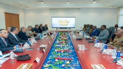 وزير الإنتاج الحربي ووزير الدفاع وشئون المحاربين القدامي ببوركينا فاسو يتفقدان مصنع أبو زعبل للصناعات المتخصصة