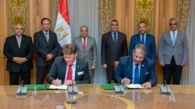 وزير الدولة للإنتاج الحربي يشهد توقيع بروتوكول تعاون مع إحدى الشركات الألمانية في مجال إنتاج وتسويق مادة الإيبوكسي