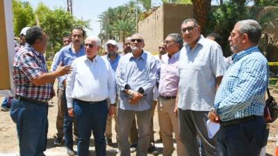 رئيس المقاولون العرب يتفقد عددا من مشروعات حياة كريمة بالأقصر