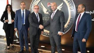 رئيس هيئة الرقابة المالية يلتقي رئيس البورصة ونائبه