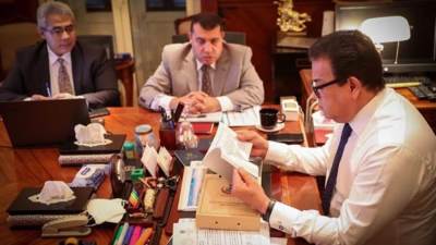 وزير الصحة يعتمد أول دليل لموازنة البرامج والأداء بالقطاع الصحي بعنوان "منظومة البرامج والآداء المفاهيم والتطبيق"