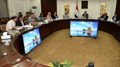 وزير الإسكان يوجه بإتاحة المزيد من قطع الأراضى لاستيعاب طلبات المصريين بالخارج
