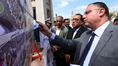 رئيس الوزراء يتفقد مُجمعيْ الصناعات الصغيرة والمتوسطة بمدينة الفيوم الجديدة