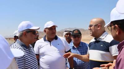 وزير الإسكان يتفقد مشروعات المياه والصرف بشرم الشيخ   
