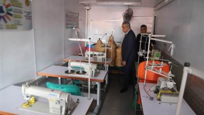 وزير القوى العاملة يتفقد "وحدات التدريب المتنقلة".. ويوجه بسرعة إطلاقها في القرى والمحافظات