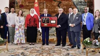 الرئيس السيسي يتسلم الجائزة الدولية للأولمبياد الخاص