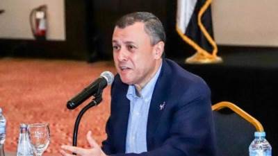 وزير السياحة والآثار ومحافظ البحر الأحمر يعقدان اجتماعاً موسعاً مع مجموعة من مستثمري وممثلي قطاع السياحة الخاص بمحافظة البحر الأحمر 